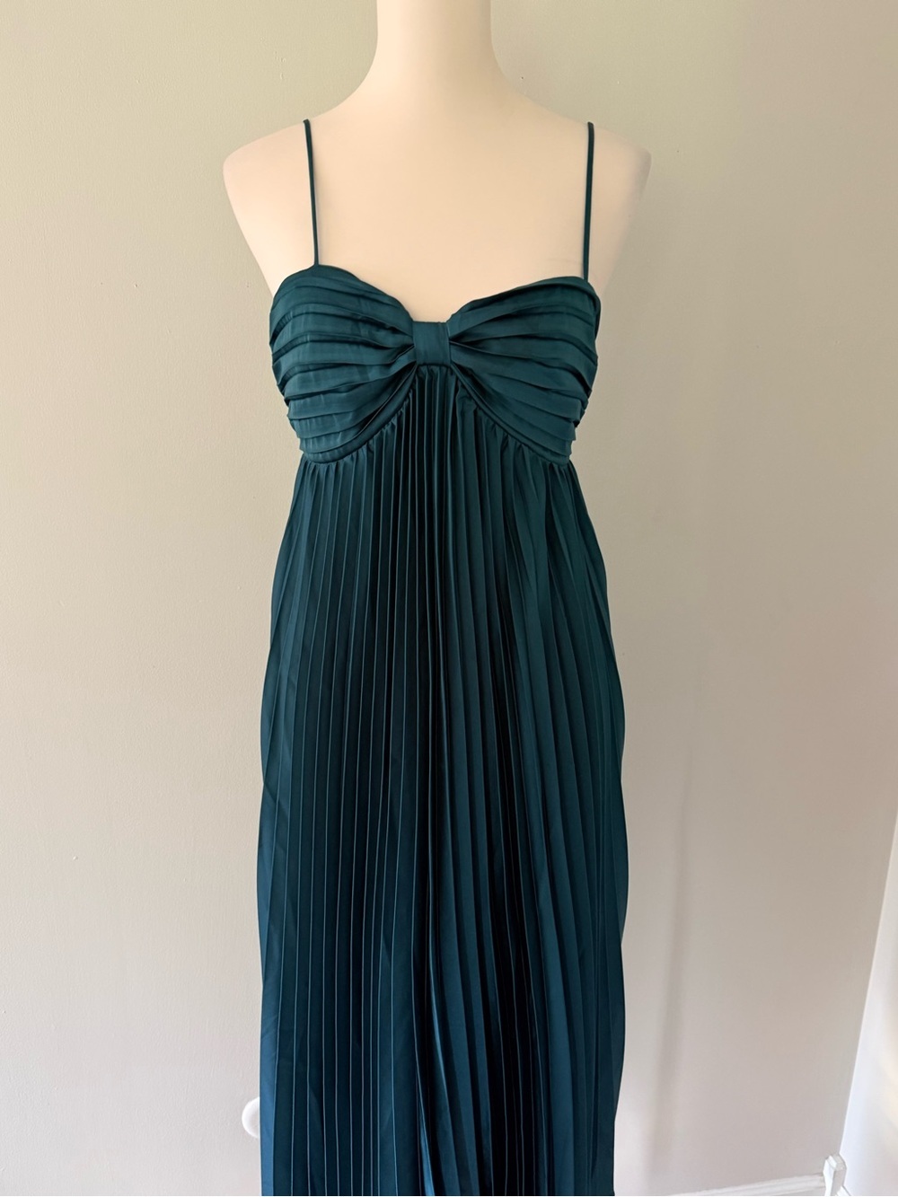 Petal & Pup Emerald Pleated Midi Dress Size 6 NWOT Satin Handkerchief Hem - Picture 5 of 6